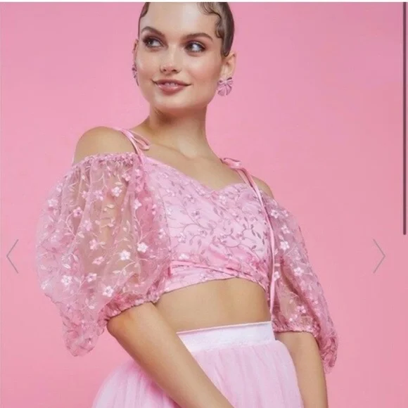 NWT Sugar Thrillz/Dolls Kill pink puff sleeves embroidered floral crop top small - Picture 2 of 11